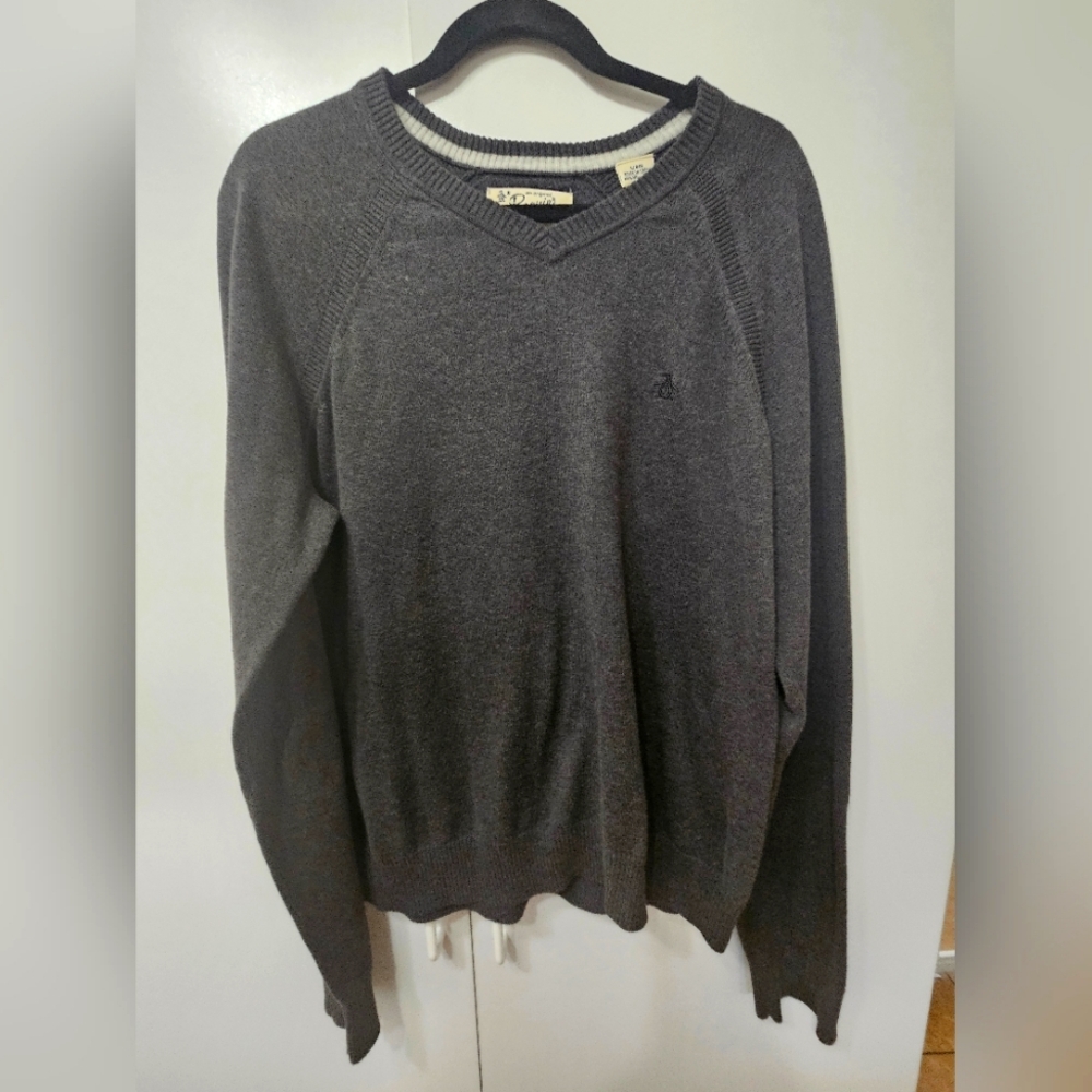 Penguin by Munsing Wear Mens grey V-Neck Sweater size large.
